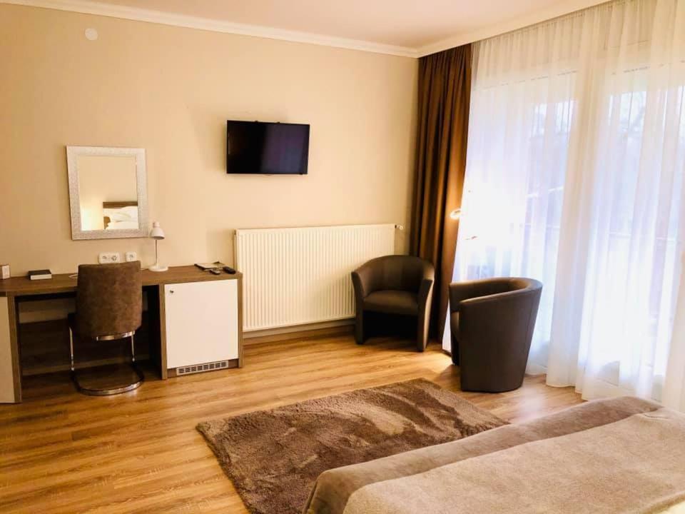 Fenyves Szalloda Es Konferencia-Koezpont Baktaloranthaza Luaran gambar
